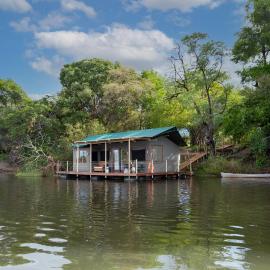 Ndhovu Safari Lodge, hotel din Mahango