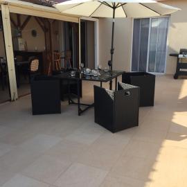 2 Bed Flat - Sleeps 4 - Pool - Parking - Wifi, hotel a Xylophaghou