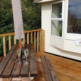 Captivating 2-Bed static caravan in Holyhead, hotell sihtkohas Llanfachraeth