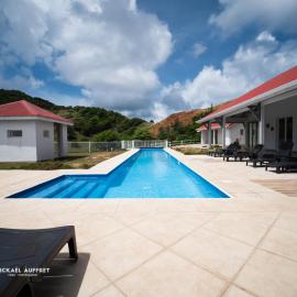 Grande villa avec piscine et jacuzzi, vue mer splendide, proche des plages de Grand Anse et de l'Anse Rodrigue, très calme, sans vis-à-vis – hotel w mieście Terre-de-Haut