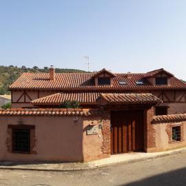 Casa de Barro, hotel in Matarrubia