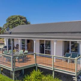 Harbour View Haven - Pauanui Holiday Home, hotel i Pauanui