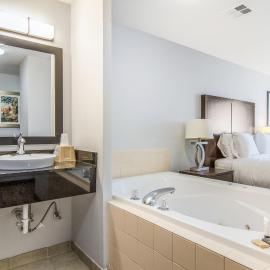 Red Lion Inn & Suites Des Moines, hotel di Des Moines