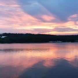 Riverfront Home with a View!, ξενοδοχείο σε Groton