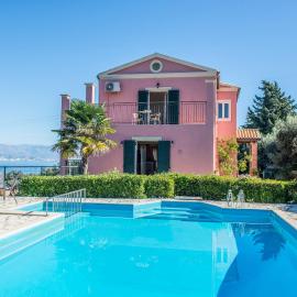 Villa Lenio Perithia Loutses, hotel en Perítheia