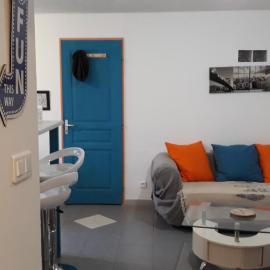 Pause Appart 40 m2 avec cour privative - Spacieux & Confortable, hotel v destinaci Saint-Ambroix