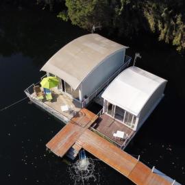 Floating House Embé Experience, hotel v destinaci Castel Volturno