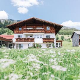 Sammer's Rosenchalet, hotelli kohteessa Tannheim