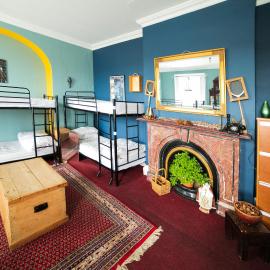 Spoon and the Stars Hostel, מלון בדרוגדה