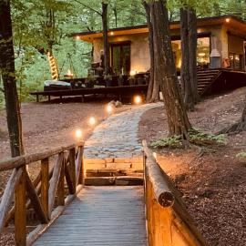Luxury Lake House & Glamping, ξενοδοχείο σε Teşila