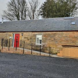 2-Bed Barn Hot Tub & Pet Friendly near Muirkirk, hotel a Cumnock