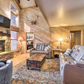 'Blue Spruce Cabin' w/ Hot Tub & Resort Amenities