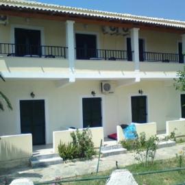 Rose Garden Rooms, hotel in Moraitika