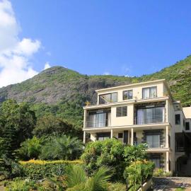 Charming studio in Moka 40 m² with mountain view terrace, hotel v destinaci Moka