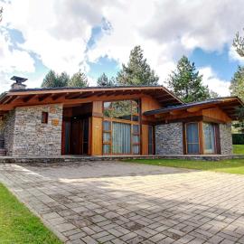 Villa Four Seasons, מלון ברזלוג