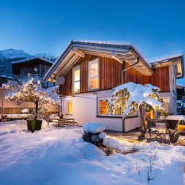 Ferienhaus zum Stubaier Gletscher - Wiesen, hotelli kohteessa Telfes im Stubai