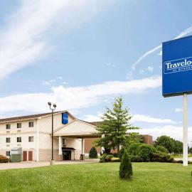 Travelodge by Wyndham Clinton Valley West Court, khách sạn ở Clinton