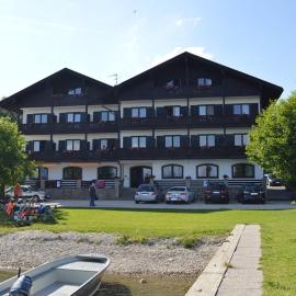 Gästehaus Grünäugl am See, hotel in Gstadt am Chiemsee