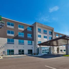 Holiday Inn Express & Suites - Cedar Springs - Grand Rapids N by IHG, hotel v mestu Cedar Springs