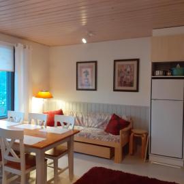 Lomakoli rivi4, hotel a Kolinkylä