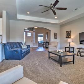 Adventure Bound Home w/ Pickleball, Hot Tub & More, hotel i Hurricane