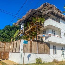 Shaka House، فندق في بويرتو إسكونديدو