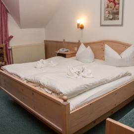 Hotel Schwarzbeerschänke Pobershau, хотел в Pobershau