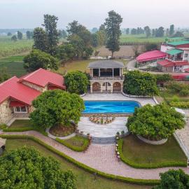 StayVista at Dudly Manor with Swimming Pool