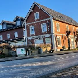 Hotel Frederikspark, 24h Check-in, Free Parking and WiFi, hotel v mestu Norderstedt