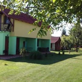 Chatky a apartmány Pod starým orechom - camp, Hotel in Veľký Meder