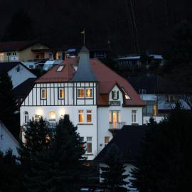 Villa Waldfrieden - Design trifft Budget, hotel in Annweiler am Trifels