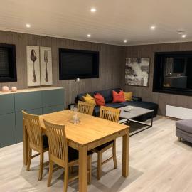 Lom Apartment, מלון בלום