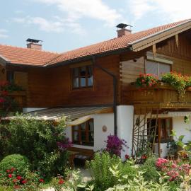 Haus Blumenfeld-Schwaiger, hotel i Übersee