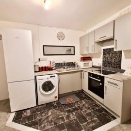 Grace Apartments - Living Stone 2, hotel a Ashford