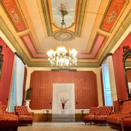 Palazzo Introna, hotel in Mola di Bari