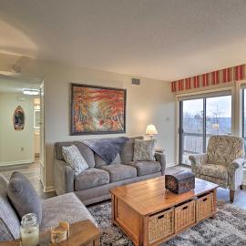 4 Mi to Lake: Unit w/ Pool Access in Fairfield Bay, hotelli kohteessa Fairfield Bay