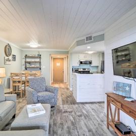 Fernandina Beach Condo w/ Pool & Beach Access!, hotel in Fernandina Beach
