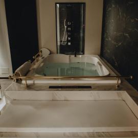 Royalroom-relaxing spa & luxury apartments, hotel in Lido di Ostia