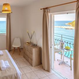 Faro Del Porto, hotel u gradu 'Poros'