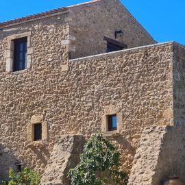 Pyrgos 1869 with Private Pool, хотел в Гитио