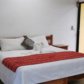 Hotel Iker، فندق في تولوم