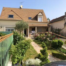 Appartement cosy à Sannois de 110 m² avec jardin clôturé, hotel a Sannois