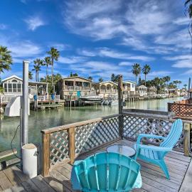 Furnished Deck: Waterfront Port Isabel Cottage!, hotel in Port Isabel