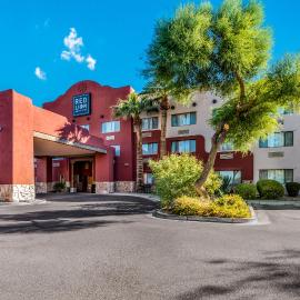 Red Lion Inn & Suites Goodyear Newly Renovated, hôtel à Goodyear
