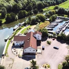 The Riverside inn, hotel Saltfordban