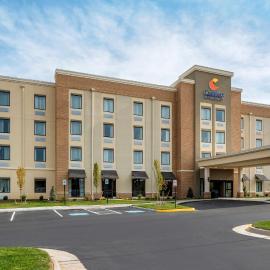 Comfort Inn & Suites Winchester، فندق في وينشستر