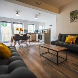 Private, Detached Annex with On-Street Parking, hotel in Cardiff
