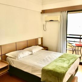Studio Costa Sul Beach com piscina e garagem, hotel in Balneário Camboriú