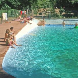 Camping le P'Tit Bonheur, hotel in Escaro