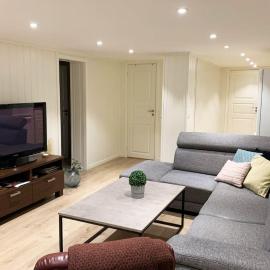 Newly renovated basement apartment, hótel í Sarpsborg